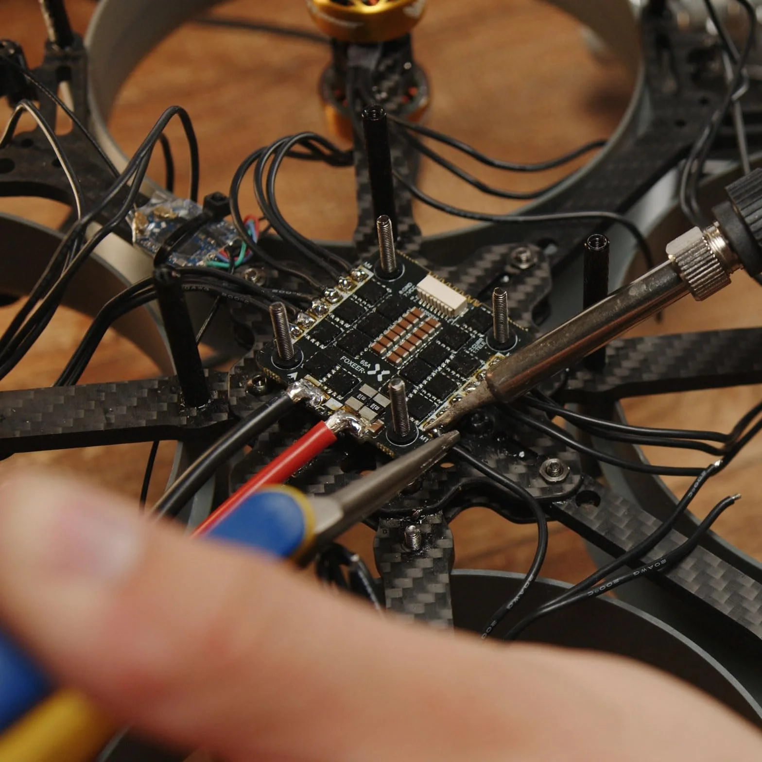 QUARKZMAN 1Pz Lamina in Fibre di Carbonio 300×200×6mm Superficie Brillante Piastra in Fibre di Carbonio Forgiato Pellicola Adesiva Tessuto Piatto per Aquiloni Aeroplani RC