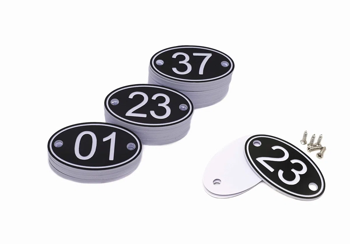 PlayCool Numeri da tavolo ovali incisi in ABS, 30 mm x 50 mm (1-200), per pub, ristoranti, club, colore nero, da 1 a 200